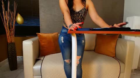 Snapshot of sophie_littles chatting on February 14, 11:21 am Sophie online show from February 14, 11:21 am