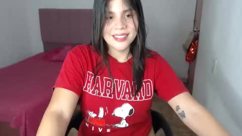 Snapshot of sophie_lovense chatting on October 14, 8:06 am Sofia online show from October 14, 8:06 am