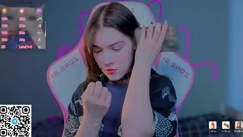 sophie_nomenal_ online show from April 30, 7:35 am