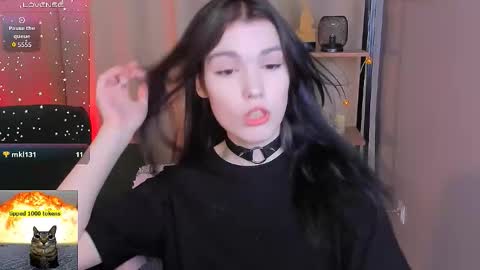 Snapshot of sophie_nomenal_ chatting on September 16, 9:12 pm sophie_nomenal_ online show from September 16, 9:12 pm