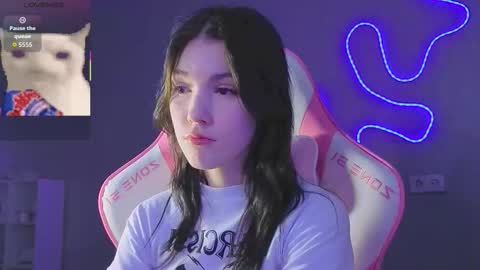 sophie_nomenal_ online show from December 5, 6:53 pm