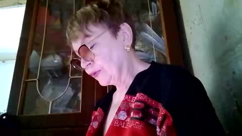 SophieBurnsX online show from June 7, 9:49 am