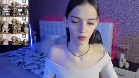 Snapshot of sophiecherrie chatting on February 6, 7:02 am Sophie online show from February 6, 7:02 am