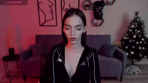Snapshot of sophiecherrie chatting on January 10, 5:34 pm Sophie online show from January 10, 5:34 pm
