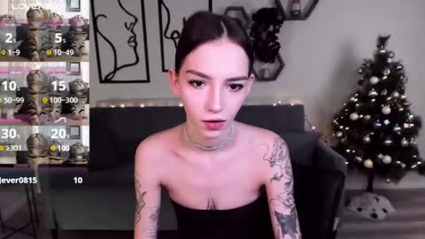 Snapshot of sophiecherrie chatting on December 11, 11:32 pm Sophie online show from December 11, 11:32 pm