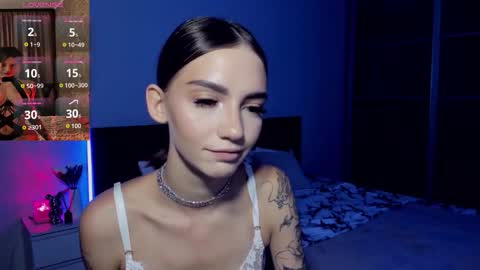 Snapshot of sophiecherrie chatting on September 17, 1:25 am Sophie online show from September 17, 1:25 am
