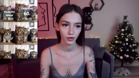Snapshot of sophiecherrie chatting on December 16, 7:00 pm Sophie online show from December 16, 7:00 pm