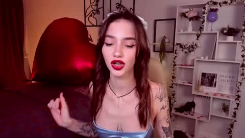 Snapshot of sophiecherrie chatting on February 14, 6:19 pm Sophie online show from February 14, 6:19 pm
