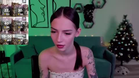 Snapshot of sophiecherrie chatting on January 4, 10:49 am Sophie online show from January 4, 10:49 am