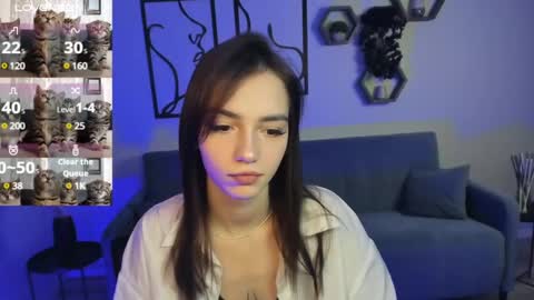 Snapshot of sophiecherrie chatting on December 2, 6:52 pm Sophie online show from December 2, 6:52 pm