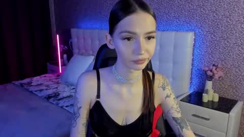 Snapshot of sophiecherrie chatting on February 24, 7:53 am Sophie online show from February 24, 7:53 am