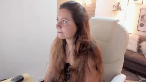 Snapshot of sophiee09_ chatting on September 18, 1:53 pm Sophie online show from September 18, 1:53 pm