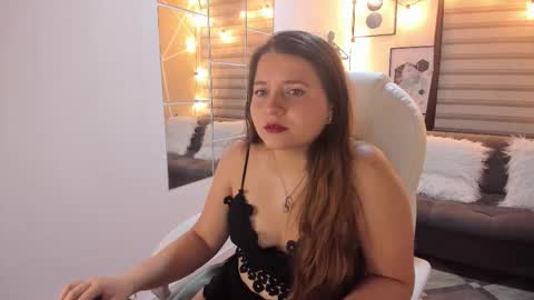 Snapshot of sophiee09_ chatting on October 8, 1:59 pm Sophie online show from October 8, 1:59 pm