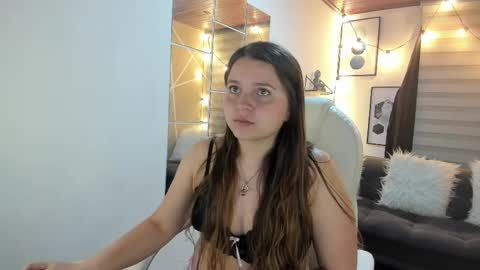 Snapshot of sophiee09_ chatting on October 20, 1:03 pm Sophie online show from October 20, 1:03 pm
