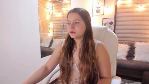 Snapshot of sophiee09_ chatting on October 7, 12:42 pm Sophie online show from October 7, 12:42 pm