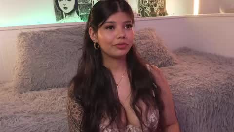 Sophiee  online show from April 29, 9:20 pm