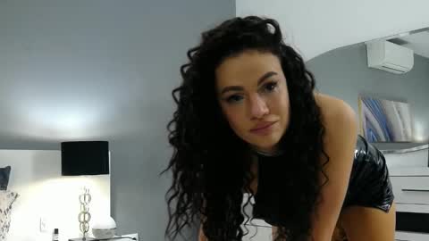 Snapshot of sophiejoulia chatting on February 22, 6:37 pm Sophie online show from February 22, 6:37 pm