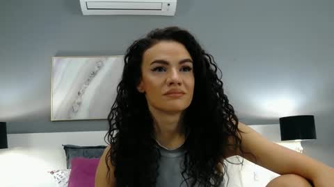 Snapshot of sophiejoulia chatting on March 6, 6:26 pm Sophie online show from March 6, 6:26 pm