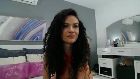 Snapshot of sophiejoulia chatting on September 18, 5:11 pm Sophie online show from September 18, 5:11 pm