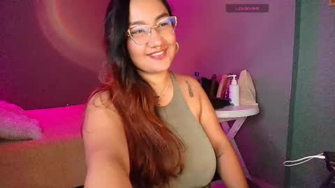 Snapshot of sophiejuicy_ chatting on October 9, 8:40 am sophiejuicy_ online show from October 9, 8:40 am