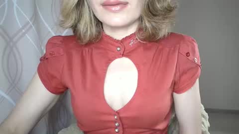 Sophiemisss online show from November 3, 9:35 am