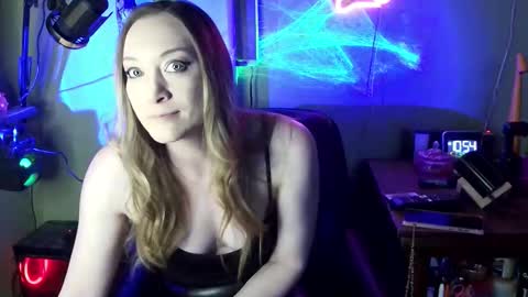 Soph online show from March 25, 4:54 pm