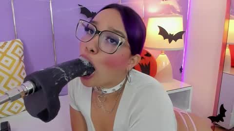 Snapshot of sophyruiz_ chatting on October 16, 12:30 pm Sophy online show from October 16, 12:30 pm