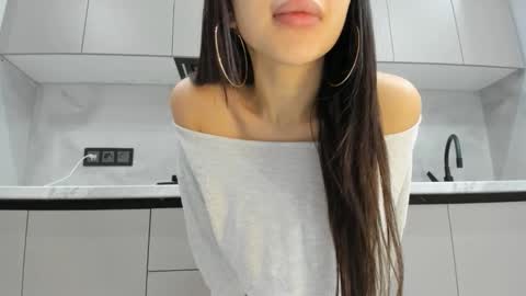 Mia online show from November 27, 8:34 pm