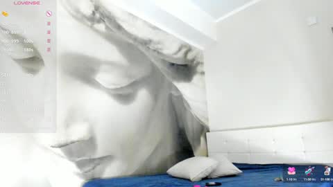 Mia online show from January 19, 7:15 pm