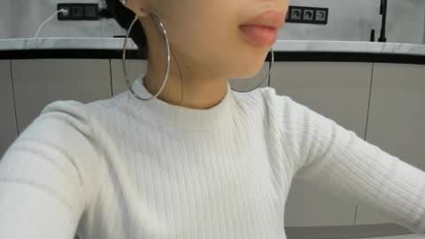 Mia online show from November 8, 11:32 pm