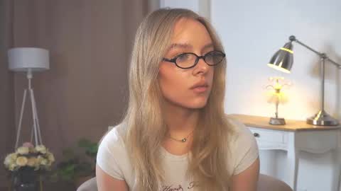 Anna online show from February 28, 1:10 pm