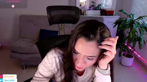 Snapshot of soyabby_ chatting on February 19, 10:53 pm Luisa online show from February 19, 10:53 pm