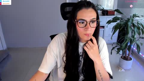 Snapshot of soyabby_ chatting on January 18, 10:39 pm Luisa online show from January 18, 10:39 pm