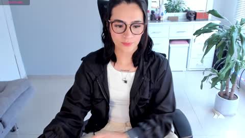 Snapshot of soyabby_ chatting on January 19, 8:41 pm Luisa online show from January 19, 8:41 pm