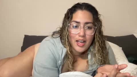 spacebunsxxx online show from December 29, 12:41 am