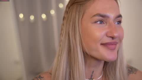 DAISY online show from December 14, 3:15 pm