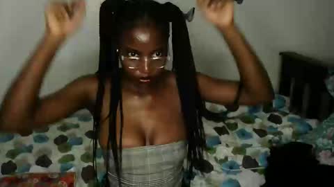 Snapshot of spicysashaa chatting on September 16, 7:33 pm spicysashaa online show from September 16, 7:33 pm