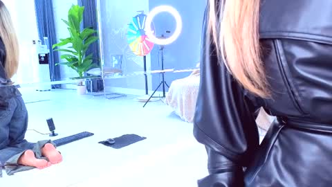 Anna online show from April 6, 9:54 am