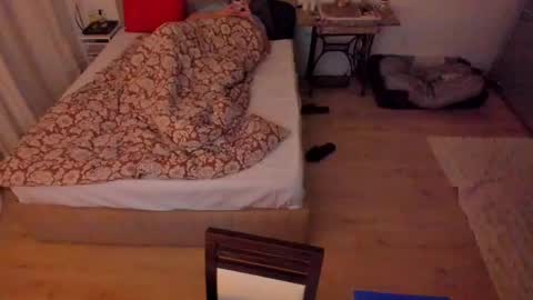 Kim online show from April 19, 6:10 pm