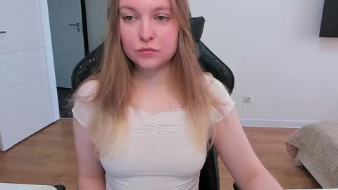 Stacy  online show from April 22, 11:18 am