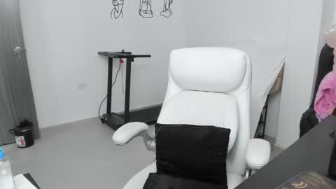 Zulma Yisset online show from February 11, 2:36 am