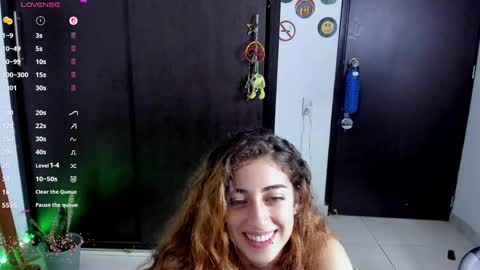 Snapshot of star_shooting chatting on October 3, 12:05 am star_shooting online show from October 3, 12:05 am