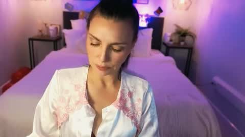 Snapshot of steaflers_mom chatting on October 1, 7:46 am Avanessa May Follow mommy online show from October 1, 7:46 am