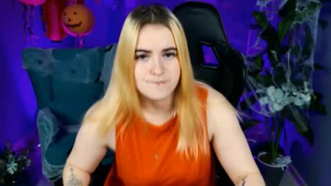 stef_nicks online show from October 25, 9:50 am