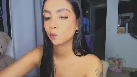 Im MiaIts my first day here  online show from November 7, 12:27 am