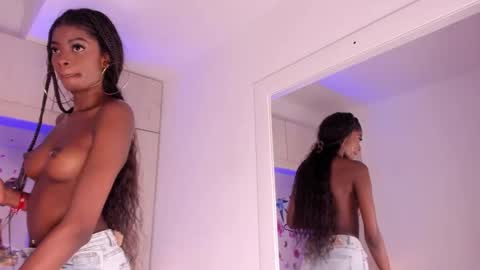 stefannyevans_ online show from October 31, 1:15 pm