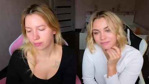 Snapshot of stefany_and_bettany chatting on October 16, 11:24 am Stefany and Bettany online show from October 16, 11:24 am