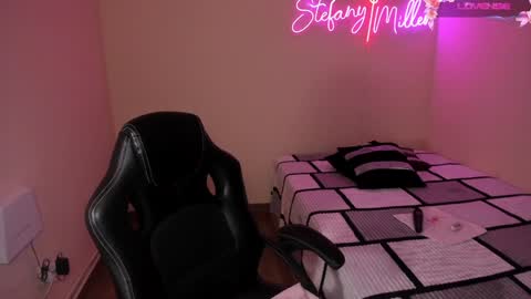 Snapshot of stefanyhotmilf chatting on February 5, 7:07 am stefany online show from February 5, 7:07 am