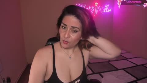 Snapshot of stefanyhotmilf chatting on February 19, 9:28 am stefany online show from February 19, 9:28 am