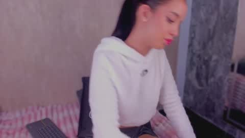Snapshot of stefanyrousse chatting on October 12, 12:18 pm stefanyrousse online show from October 12, 12:18 pm